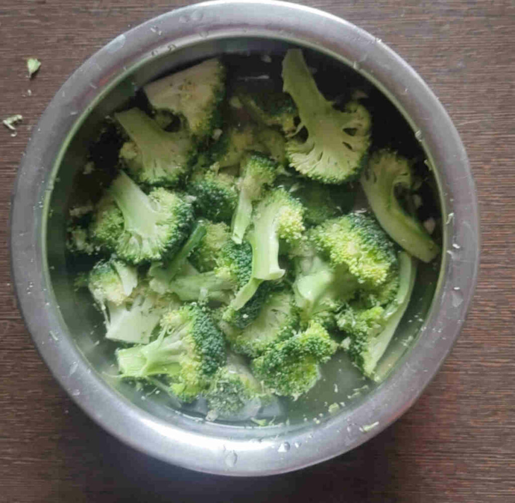 wash chopped broccoli 