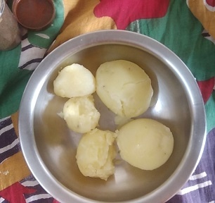 boiled potatoes for aloo sandwich