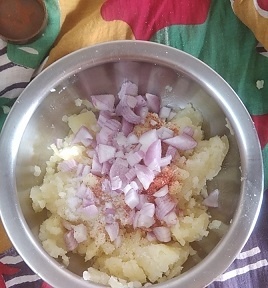 add chopped onions and spices to mashed potatoes