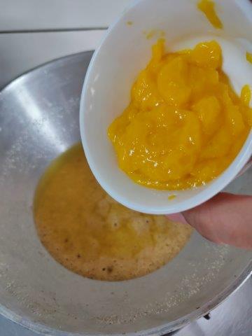 add mango to suji Mango kesari