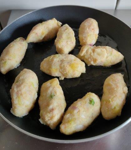cover the pan fully for uniform cooking of cutlets