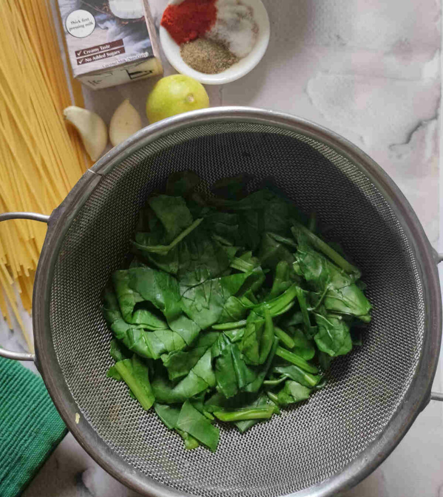 cooling off spinach leaves after blanching