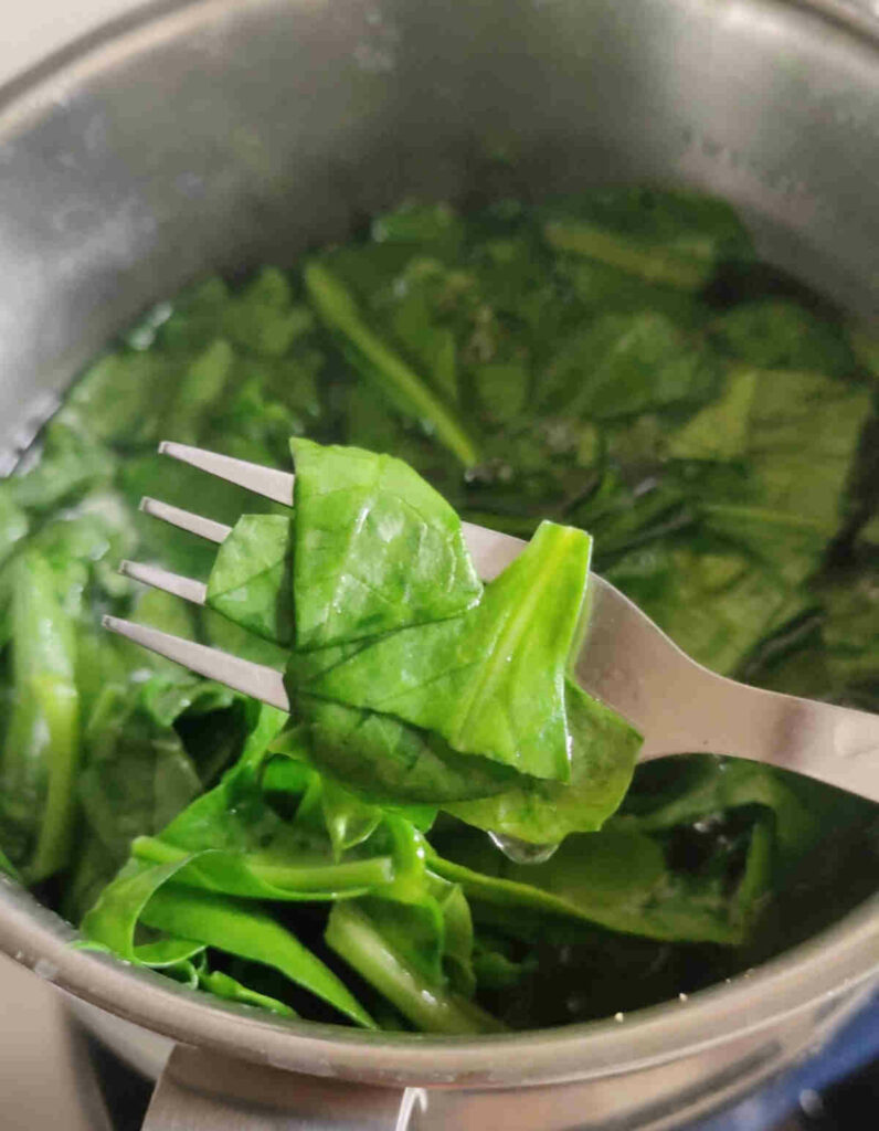 blanch spinach leaves for 2 minutes