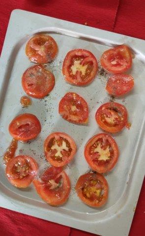 sliced tomatoes for roasting to make dip