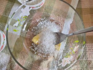 mix sugar and butter for beet muffins