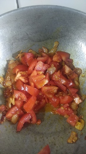 add tomato for making tomato rice recipe