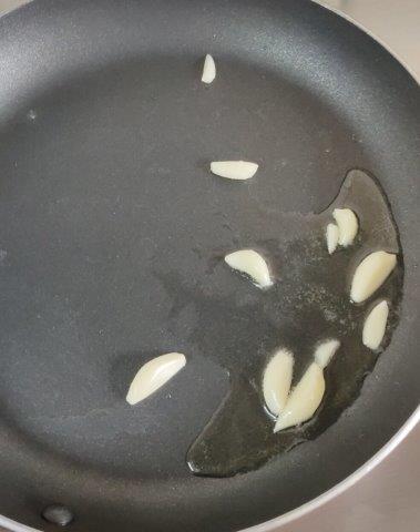 add garlic in ghee