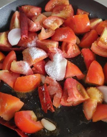 tomato garlic chutney dosa