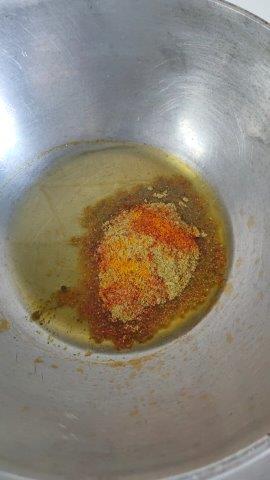 add powdered spices to oil for garlic green chilly recipe