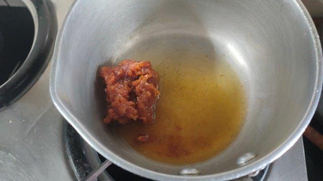 jaggery in vinegar and water