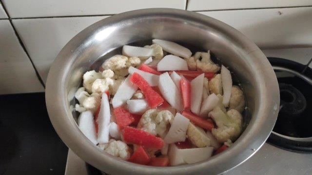 blanch gobhi gajar shalgam for pickle