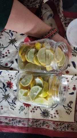 add lemons salted in jars