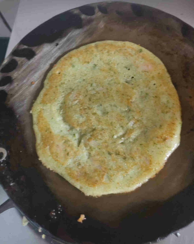 both sides of uttapam are cooked