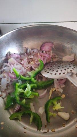 capsicum with onion in kadai