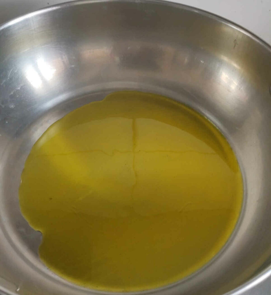 raw mustard oil in for making green beans