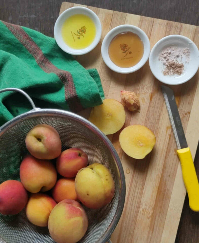 dry peaches with kitchen cloth and chop them