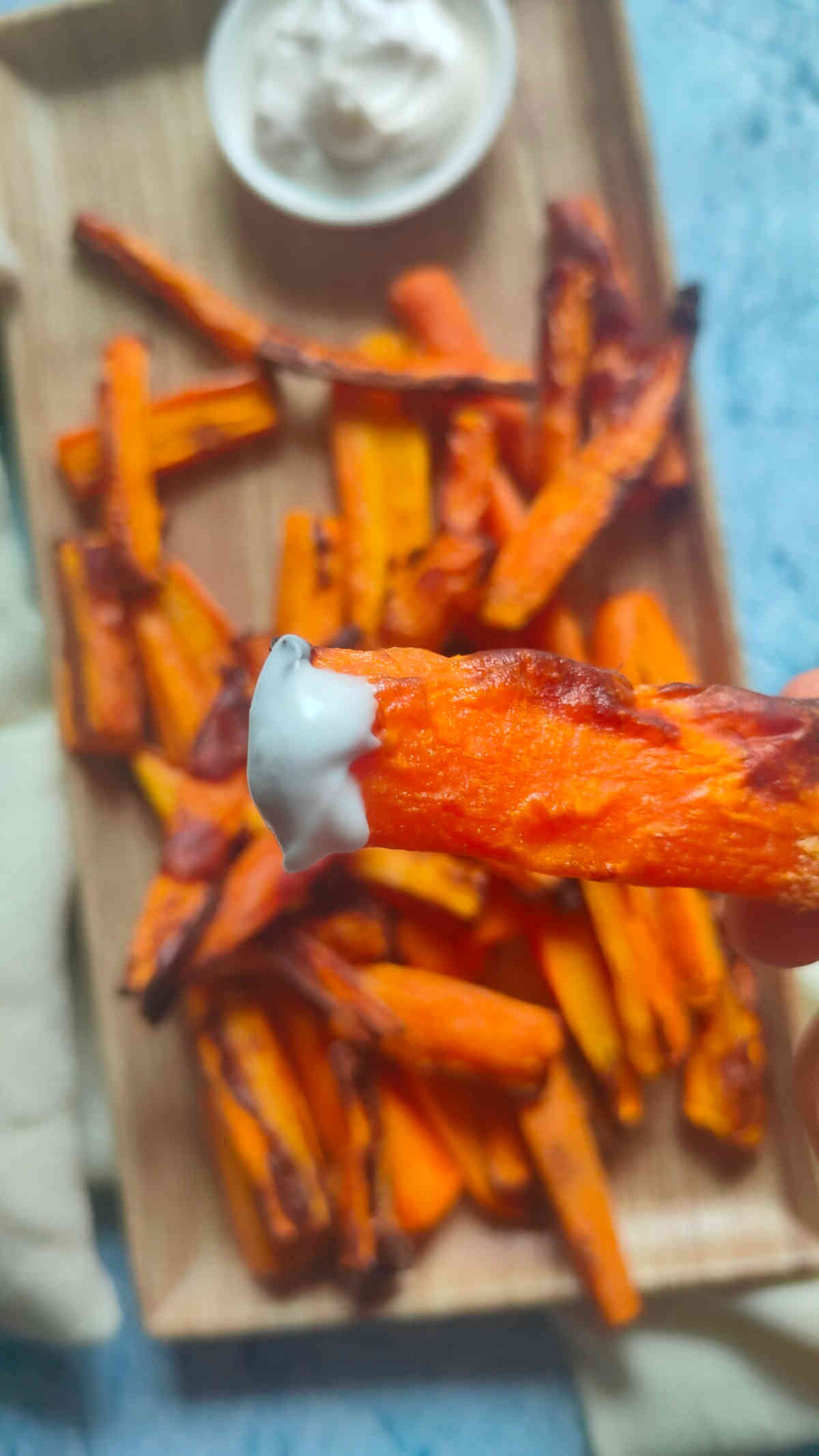 perfectly crisp air fryer carrots with white dip