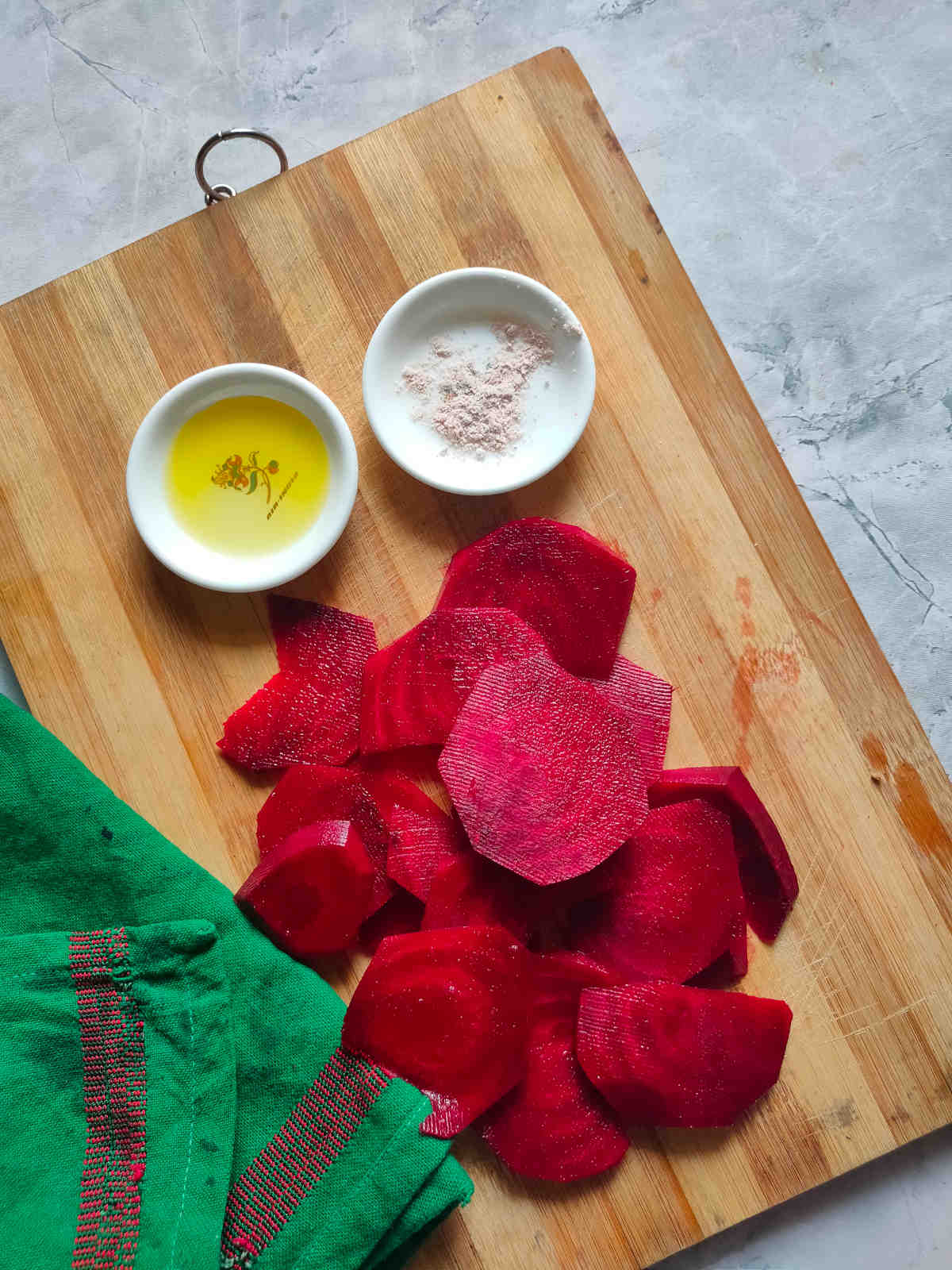 round slices of beet for air frying chips