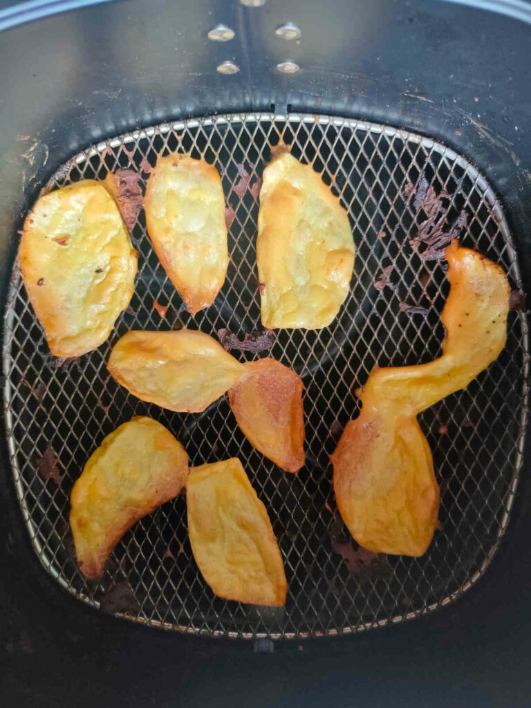 crispy air fryer pakoda of potato in basket when done