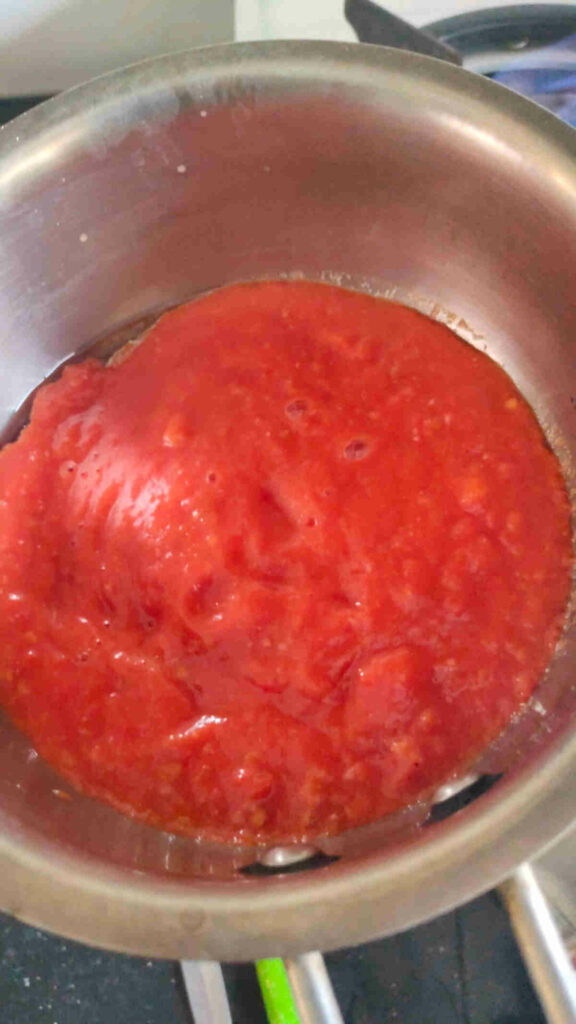add tomato garlic roasted paste to oil