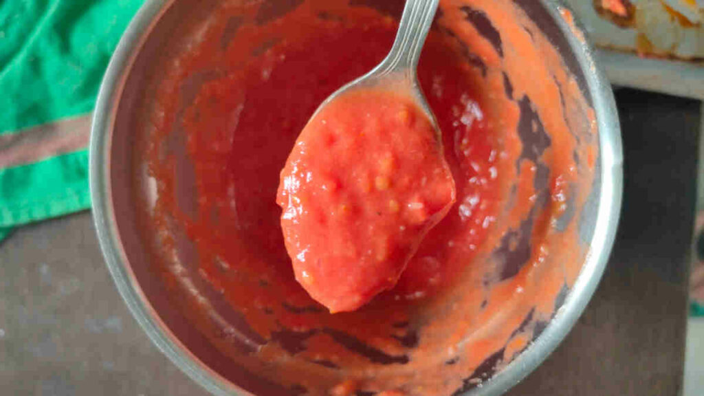 blended tomato garlic paste after roasting