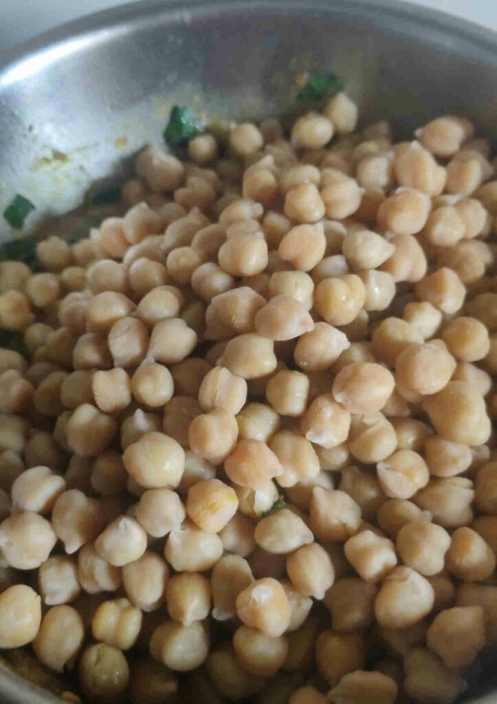 add boiled chickpeas to the cooked saag