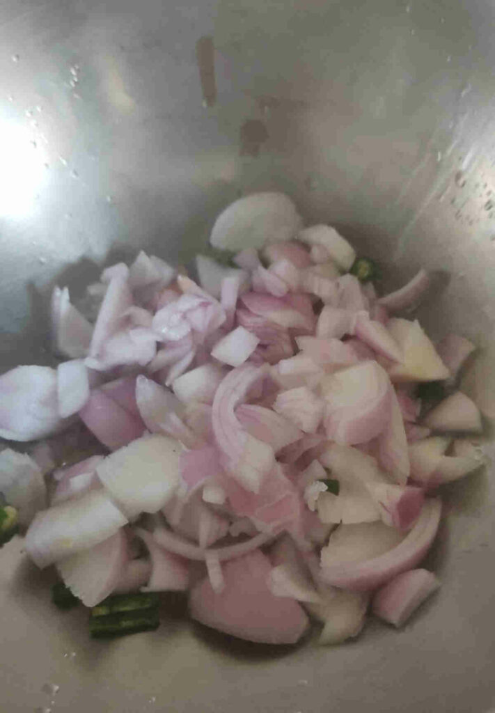 saute onion garlic green chili for chana saag