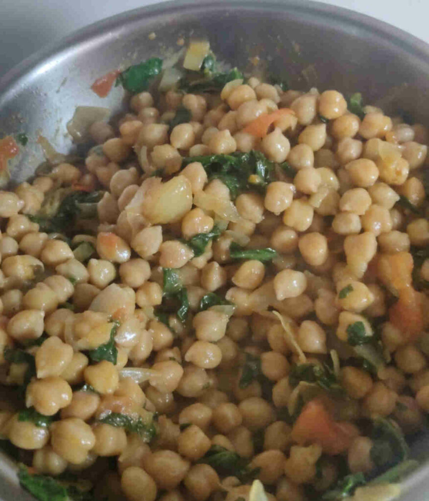 cooked chickpeas in spinach onion coconut milk gravy