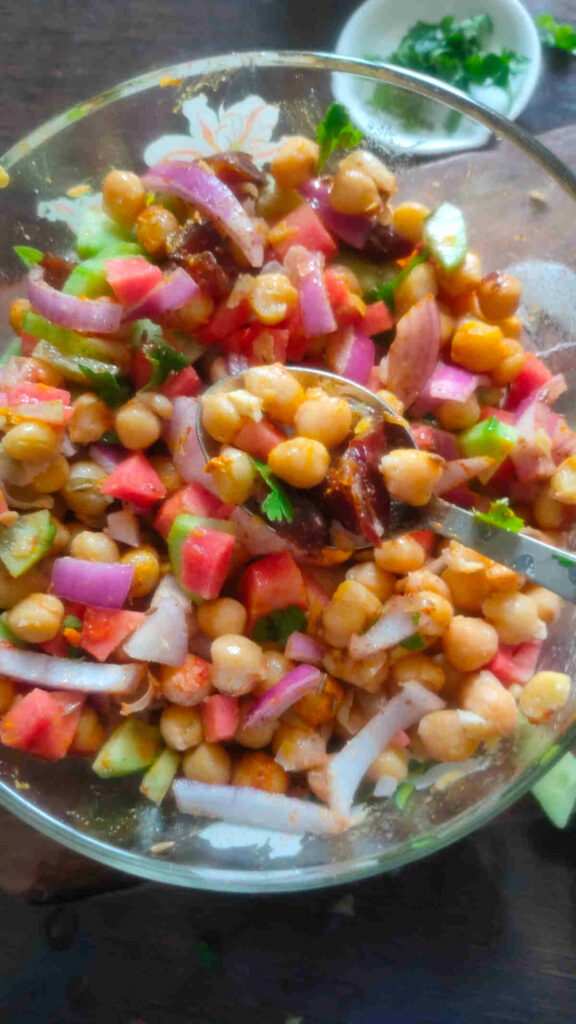 mixed salad moroccan chickpea